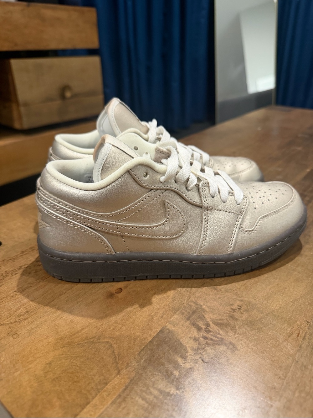 Nike Air Jordan 1s, Low-Top Sneakers in soft Metallic